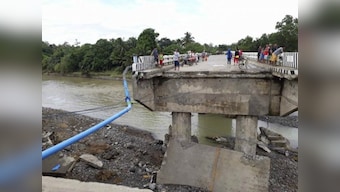 Four dead in landslide caused by storm in central Philippines; 12,000 people evacuated from Bicol region