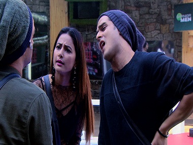Bigg Boss 11, Episode 74, 14 December 2017: Hina sees unseen footage of Shilpa laughing, making fun of her Bigg Boss 11, Episode 74, 14 December 2017: Hina sees unseen footage of Shilpa laughing, making fun of her