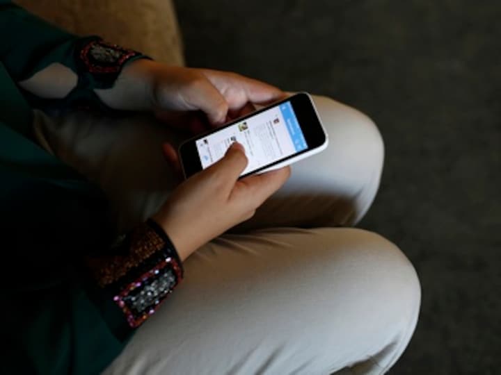 Teenagers spending more time on thier smartphones are at a risk of developing suicidal tendecies: Study