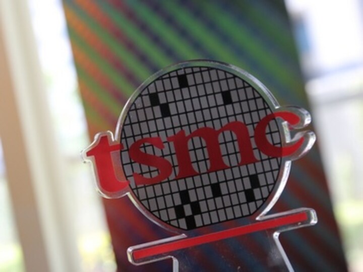 Samsung and Apple have topped the semiconductor chip buyers list in 2017; consume chips worth $81.8 billion