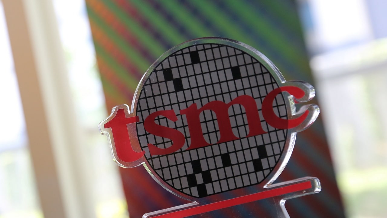 A logo of Taiwan Semiconductor Manufacturing Co (TSMC) is seen at its headquarters in Hsinchu, Taiwan October 5, 2017. Picture taken October 5, 2017. REUTERS/Eason Lam - RC1DE6CC6EC0