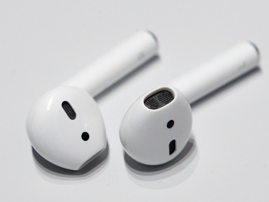 Apple to introduce second-gen AirPods and ramp up its production in 2018: KGI analyst Ming-Chi Kuo Apple to introduce second-gen AirPods and ramp up its production in 2018: KGI analyst Ming-Chi Kuo
