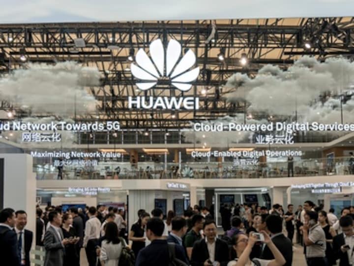 Top US officials from the intelligence agencies in the United States warn people against using devices from Huawei or ZTE