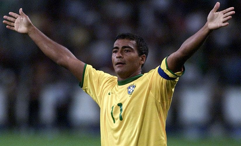 Brazil's striker Romario de Souza celebrates his second goal against Mexico during the second half of their international friendly match in Guadalajara, March 7, 2001. - PBEAHULDADJ