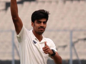 Duleep Trophy: Rajneesh Gurbani's seven-wicket haul helps India Red secure 28-run lead against India Green Duleep Trophy: Rajneesh Gurbani's seven-wicket haul helps India Red secure 28-run lead against India Green