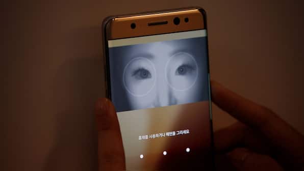 Samsung Galaxy S10 to ditch iris scanner for an ultrasonic fingerprint sensor