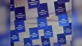 TCS Q4 net profit up 4.4% at Rs 6,904 cr, revenue up 8.2%; board recommends 1:1 bonus