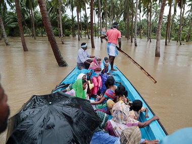Cyclone Ockhi: More rainfall predicted for Tamil Nadu; Palaniswamy announces solatium of Rs 4 lakh for victims' kin Cyclone Ockhi: More rainfall predicted for Tamil Nadu; Palaniswamy announces solatium of Rs 4 lakh for victims' kin