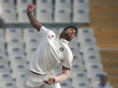 Umesh Yadav takes to 'single stump training' on Ashish Nehra's advice while preparing for upcoming season Umesh Yadav takes to 'single stump training' on Ashish Nehra's advice while preparing for upcoming season