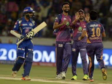 Jaydev Unadkat (2L) celebrates after the dismissal of Mumbai Indians batsman Parthiv Patel during IPL 2017 in Hyderabad.  AFP