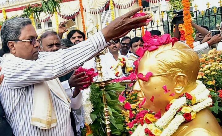 Bhimrao Ambedkar's death anniversary: Siddharamaiah, Yogi Adityanath pay tribute on 'Mahaparinirvan Diwas' Bhimrao Ambedkar's death anniversary: Siddharamaiah, Yogi Adityanath pay tribute on 'Mahaparinirvan Diwas'