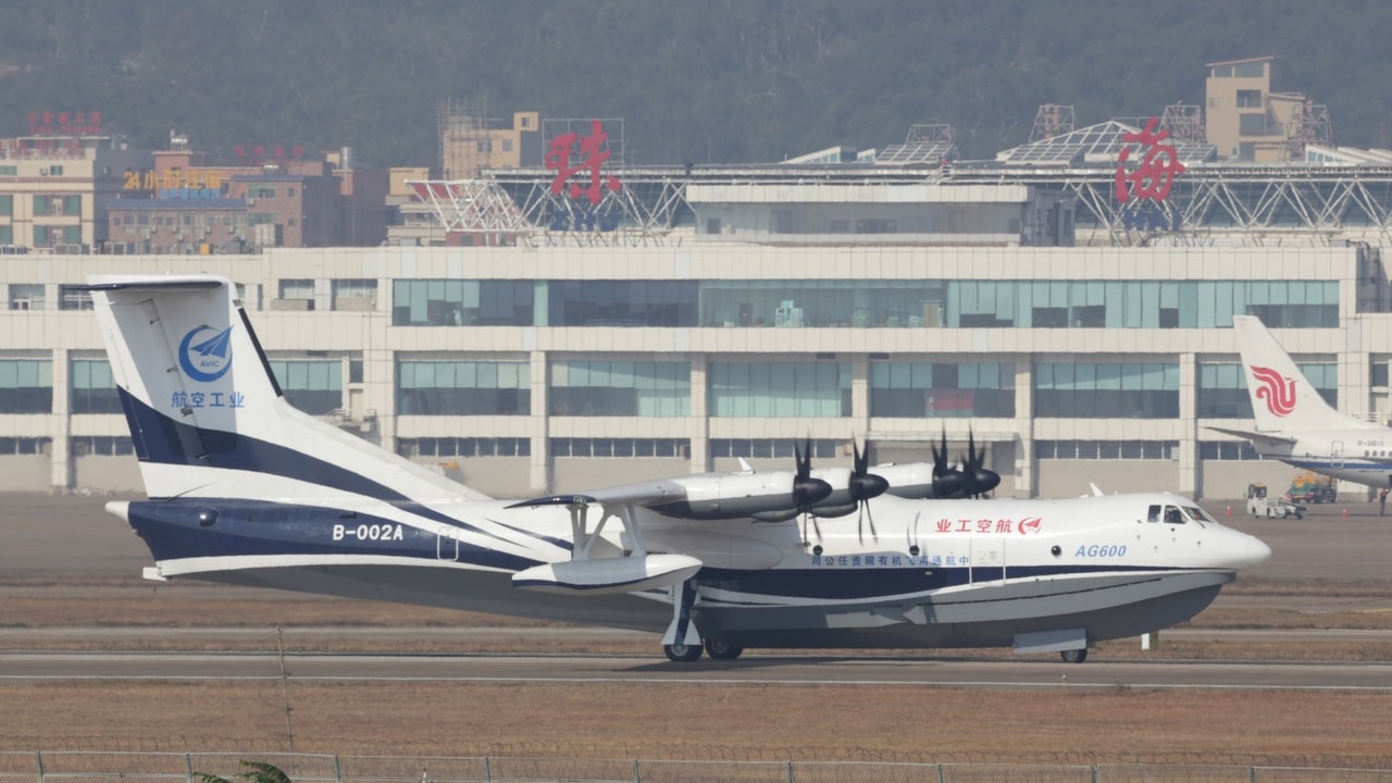 China's Domestically Developed Amphibious Aircraft AG600 Makes Its ...