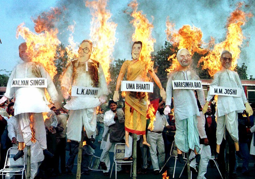 Activists of the regional Samajbadi party burn effigies of Bharatia Janata Party leaders on 6 December, 2000. Reuters
