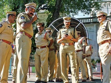 Girl dies after being set on fire by spurned lover in Secunderabad's Lalaguda area; one youth arrested Girl dies after being set on fire by spurned lover in Secunderabad's Lalaguda area; one youth arrested