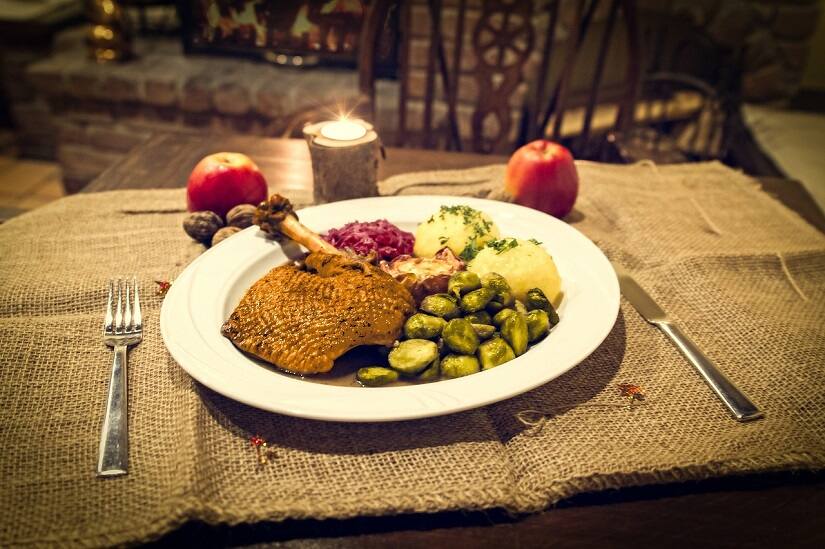 What would Christmas be without a traditional repast? Image courtesy Pixabay