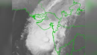 Cyclone Ockhi updates: NDRF deploys 7 teams in Gujarat as storm moves closer to Surat