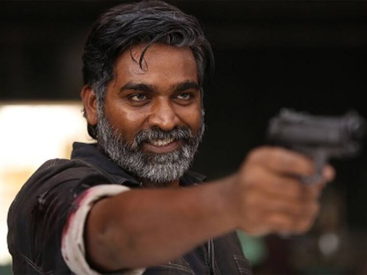 Vijay Sethupathi felicitated with Amitabh Bachchan Youth Icon award at Chennai International Film Festival