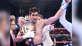 Vijender Singh defeats Ghana's Ernest Amuzu to retain titles, continues unbeaten run in pro circuit