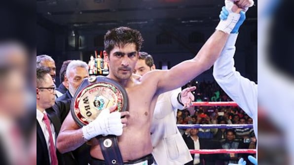 Vijender Singh defeats Ghana's Ernest Amuzu to retain titles, continues unbeaten run in pro circuit