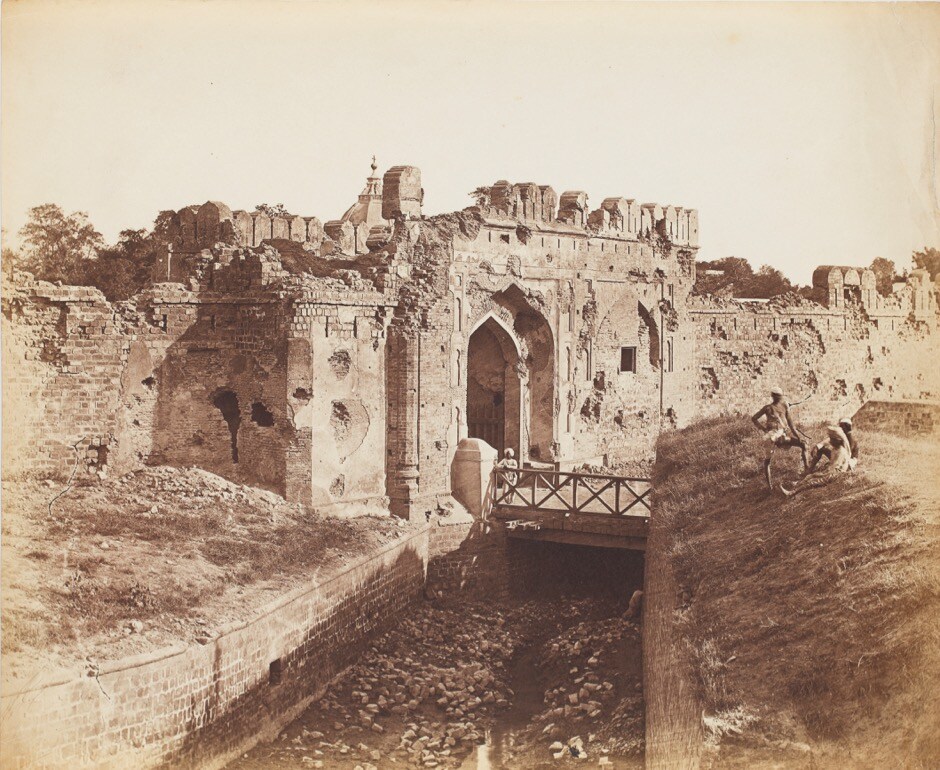 Cashmere Gate, Delhi, Felice Beato. Courtesy Sarmaya Collection, Mumbai Cashmere Gate, Delhi, Felice Beato. Courtesy Sarmaya Collection, Mumbai