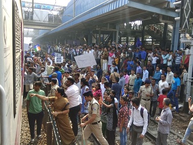 Maharashtra bandh costs Fadnavis govt Rs 700 cr in last 48 hours: Dalit anger brings Mumbai to a halt Maharashtra bandh costs Fadnavis govt Rs 700 cr in last 48 hours: Dalit anger brings Mumbai to a halt
