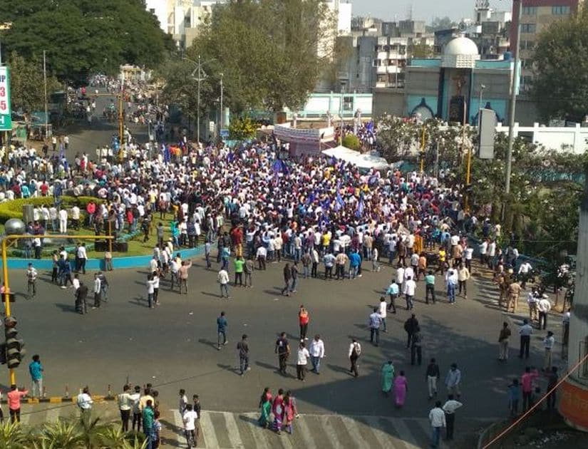 A gathering of protesters at Pimpri-Chinchwad in Pune. Gunwanti Paraste/ 101reporters