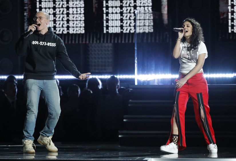 60th Annual Grammy Awards Show New York, U.S., 28/01/2018 Logic and Alessia Cara perform "1-800-273-8255." REUTERS/Lucas Jackson - HP1EE1T0AYEJ9