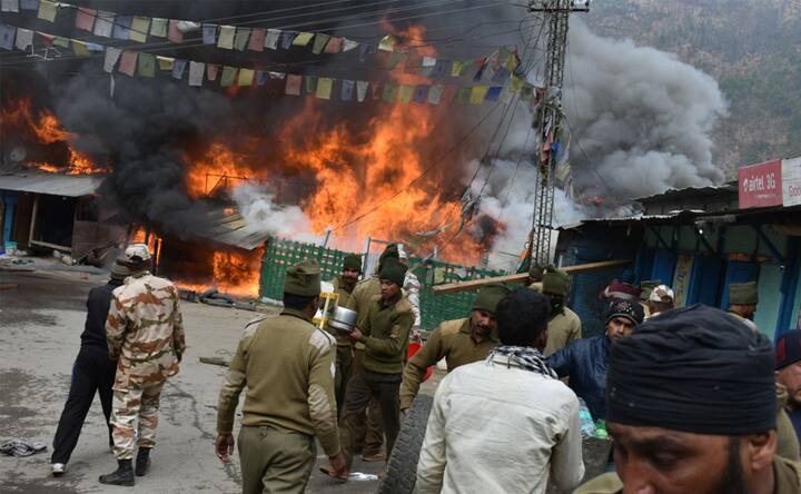 ITBP rescues 100 civilians after fire breaks out in Arunachal Pradesh's Dirang town; 30 shops, houses damaged ITBP rescues 100 civilians after fire breaks out in Arunachal Pradesh's Dirang town; 30 shops, houses damaged