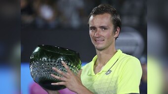 Sydney International: Qualifier Daniil Medvedev fights off home favourite Alex de Minaur to win first title
