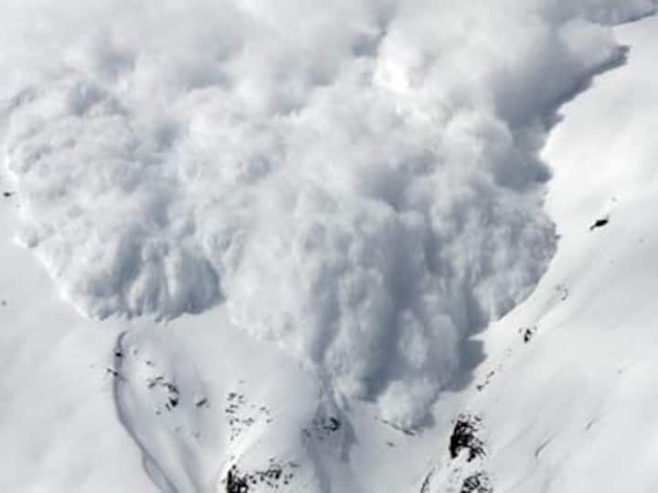 Jammu and Kashmir: Seven missing as avalanche sweeps away cab in Tangdhar; rescue operation underway