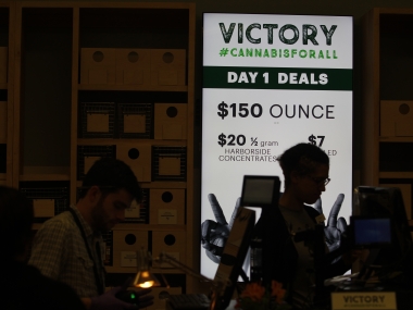 California welcomes new year with legalised marijuana; customers stand all night in the cold to avail freebies, offers California welcomes new year with legalised marijuana; customers stand all night in the cold to avail freebies, offers