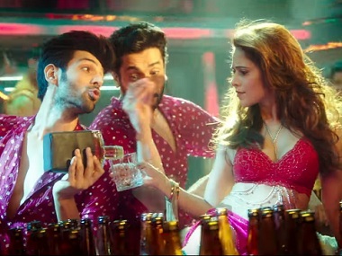 Sonu Ke Titu Ki Sweety song 'Chhote Chhote Peg' features Yo Yo Honey Singh's weakest rap to date Sonu Ke Titu Ki Sweety song 'Chhote Chhote Peg' features Yo Yo Honey Singh's weakest rap to date