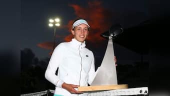 Hobart International: Elise Mertens defends title with win over Mihaela Buzarnescu in rain-interrupted final