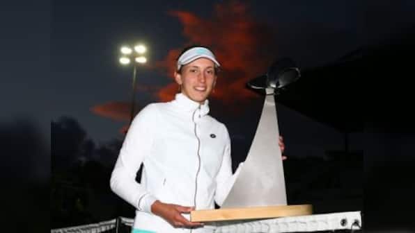 Hobart International: Elise Mertens defends title with win over Mihaela Buzarnescu in rain-interrupted final
