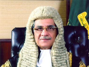 Pakistan's Chief Justice Mian Saqib Nisar apologises for remarks comparing length of speech to woman's skirt Pakistan's Chief Justice Mian Saqib Nisar apologises for remarks comparing length of speech to woman's skirt