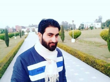 AMU scholar from Kashmir joins Hizbul Mujahideen: Efforts to wean youth off militancy receive fresh setback AMU scholar from Kashmir joins Hizbul Mujahideen: Efforts to wean youth off militancy receive fresh setback