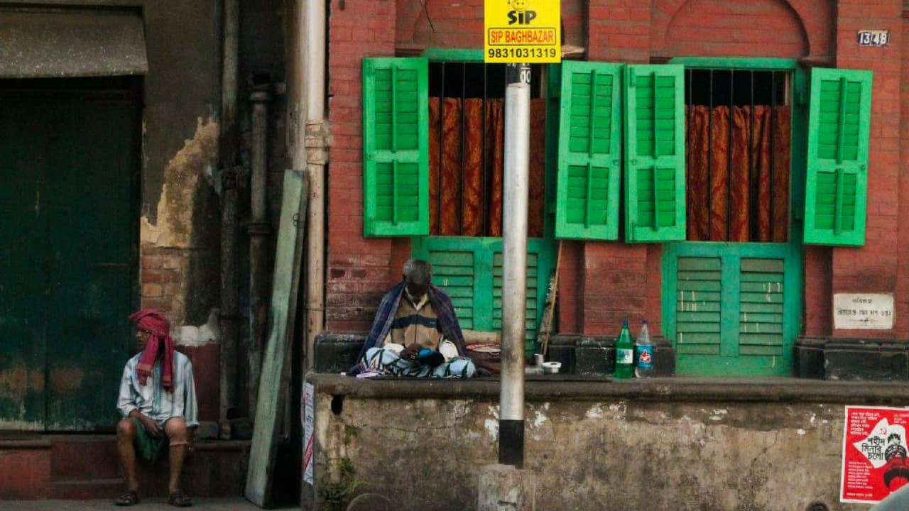Kolkata's old houses bridge the city's past glory and present chaos