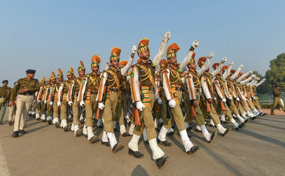 Republic Day Armed forces, Delhi police personnel rehearse for parade