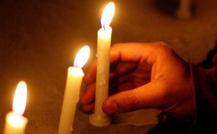 Kashmiri students hold candle march against brutal rape, murder of 7-yr-old Pakistani girl Zainab Ansari