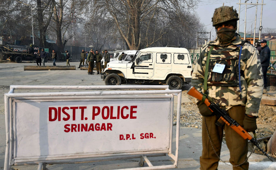Barricades were erected by the forces with pedestrian and vehicle movement only allowed after thorough frisking and questioning. Extraordinary security arrangements had been made this year amid intelligence inputs that a non-local female suicide militant had entered Srinagar. Firstpost/Sameer Mushtaq Barricades were erected by the forces with pedestrian and vehicle movement only allowed after thorough frisking and questioning. Extraordinary security arrangements had been made this year amid intelligence inputs that a non-local female suicide militant had entered Srinagar. Firstpost/Sameer Mushtaq