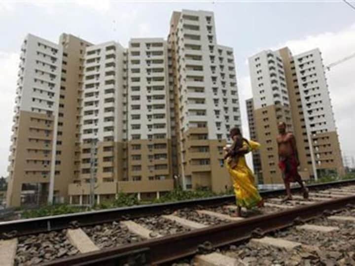 Rising NPAs cut banks' lending to real estate sector to 17% in 2016 from 68% in 2013: Economic Survey