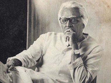 Seethakaathi first look: Vijay Sethupathi undergoes a stunning makeover for his 25th film Seethakaathi first look: Vijay Sethupathi undergoes a stunning makeover for his 25th film