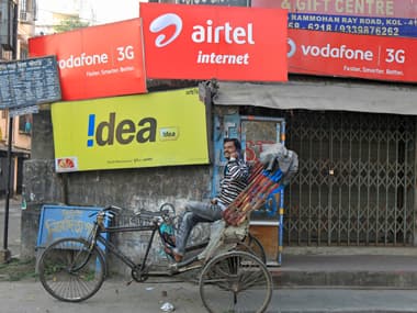 Rickshaw puller ignores closed barrier to cross railway track;  narrowly escapes speeding train
