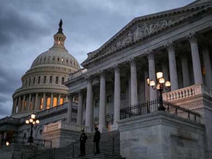 US shutdown drags on due to vote delay, govt workers stay home without pay