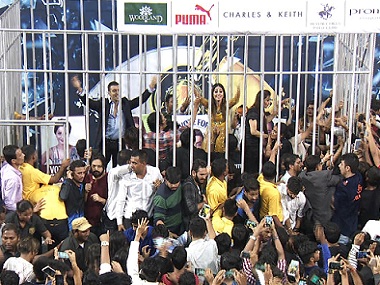 Bigg Boss 11, Episode 96, 5 January 2018: Shilpa, Hina, Vikas, Luv canvass votes at a mall Bigg Boss 11, Episode 96, 5 January 2018: Shilpa, Hina, Vikas, Luv canvass votes at a mall