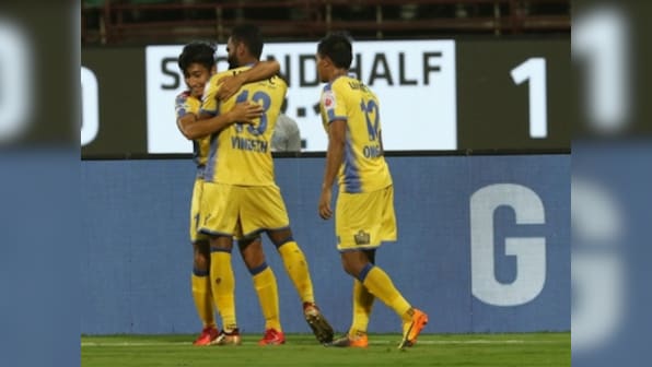 ISL 2017-18: Deependra Singh's strike keeps Kerala Blasters' top-four hopes alive with win over Delhi Dynamos