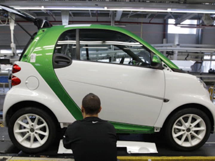 Electric vehicles will bear green number plates; NITI Aayog backs free parking, toll waiver for three years
