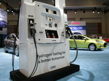 Researchers find a new approach for producing hydrogen gas which can be used to develop economical green fuel Researchers find a new approach for producing hydrogen gas which can be used to develop economical green fuel