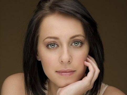 Australian TV star Jessica Falkholt passes away three weeks after horrific car crash Australian TV star Jessica Falkholt passes away three weeks after horrific car crash