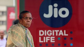 Jio PostPaid users to get 2-month cashback on ICICI CC after a year of use